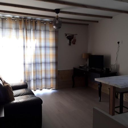 The Lodge Guesthouse Brittas ภายนอก รูปภาพ