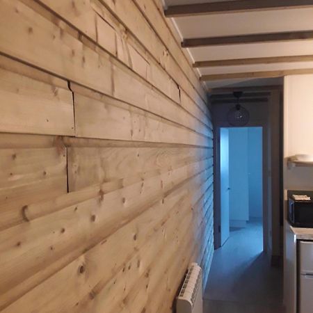 The Lodge Guesthouse Brittas ภายนอก รูปภาพ