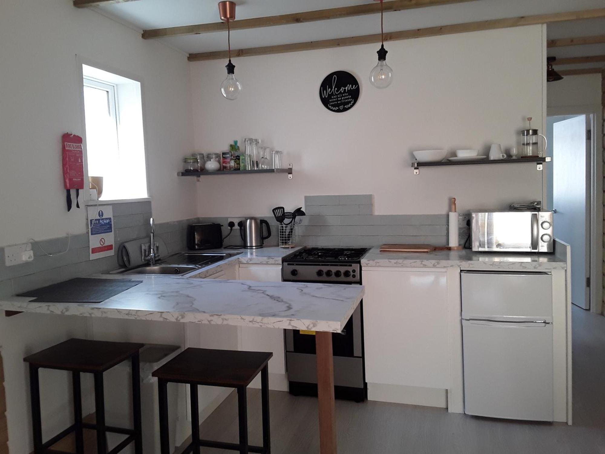 The Lodge Guesthouse Brittas ภายนอก รูปภาพ